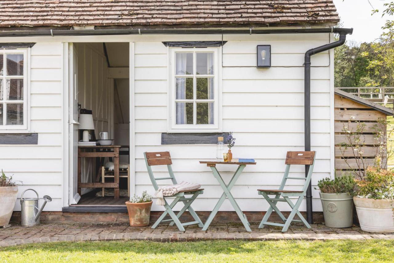 Cosy Cottage With Beautiful Garden, Hottub & Sauna Marden  Екстер'єр фото